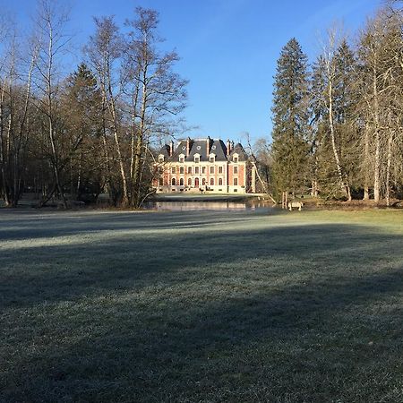 Chateau Du Breuil Bed and Breakfast Gevrolles Esterno foto