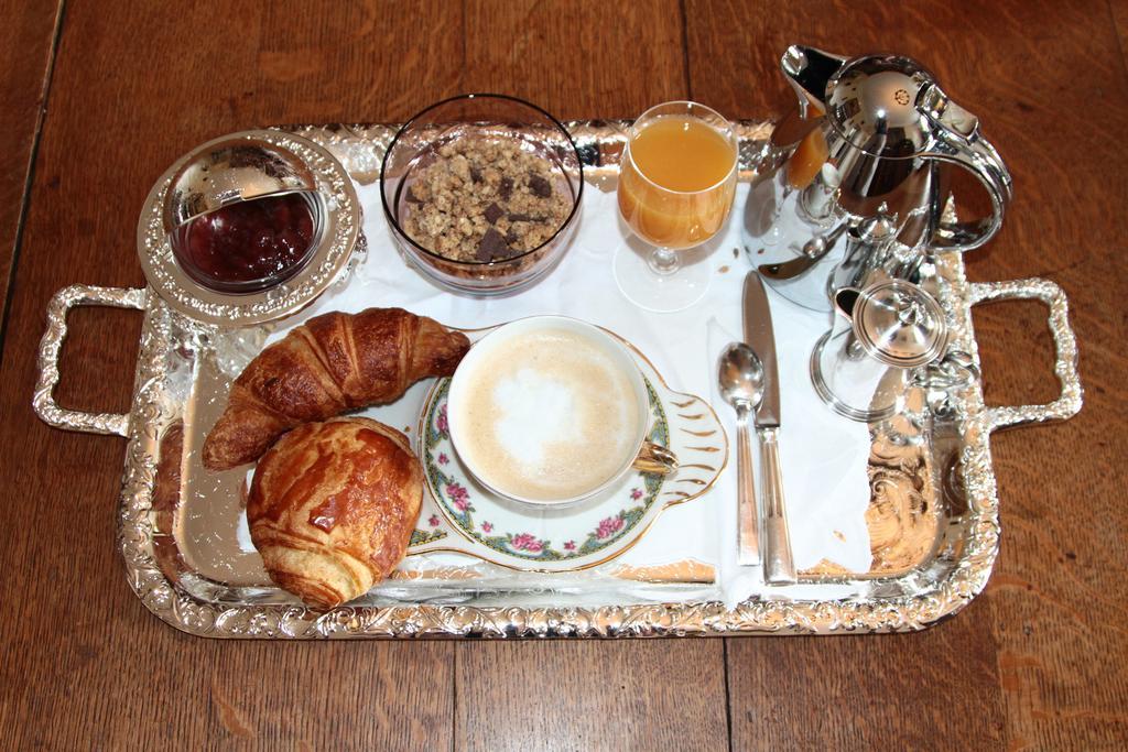 Chateau Du Breuil Bed and Breakfast Gevrolles Esterno foto