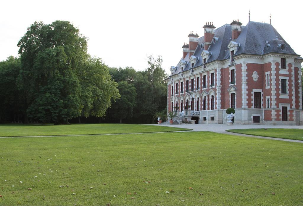 Chateau Du Breuil Bed and Breakfast Gevrolles Esterno foto