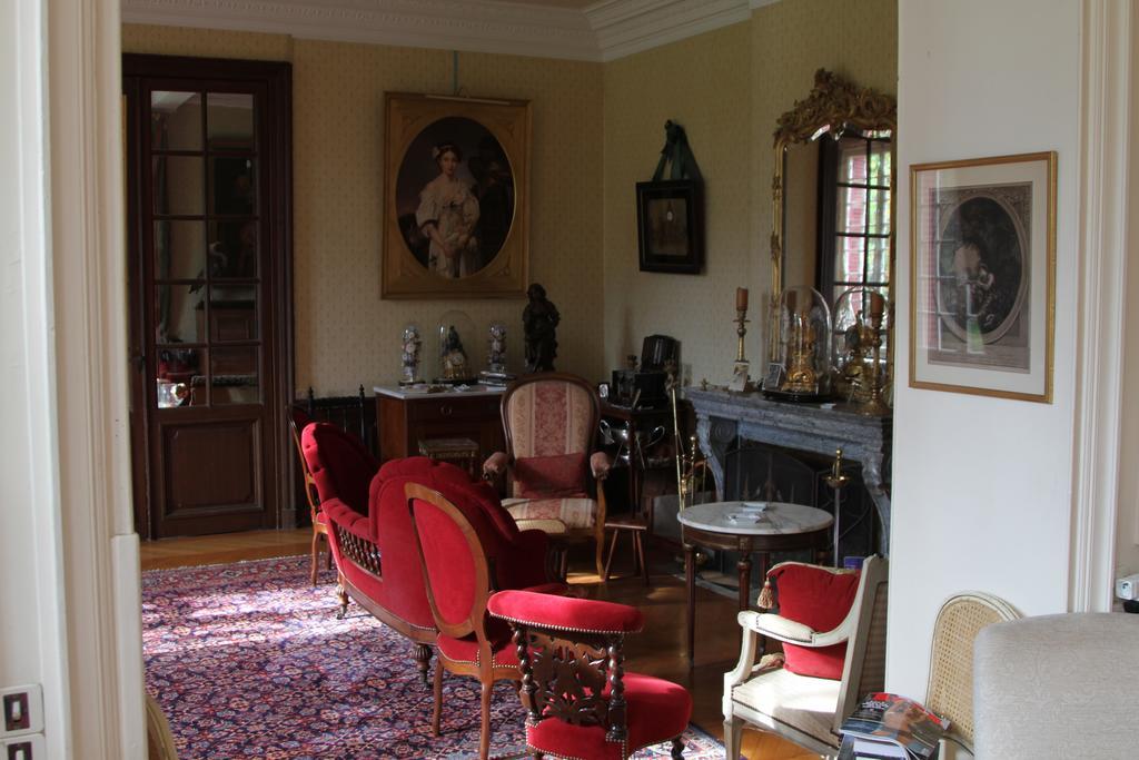 Chateau Du Breuil Bed and Breakfast Gevrolles Esterno foto