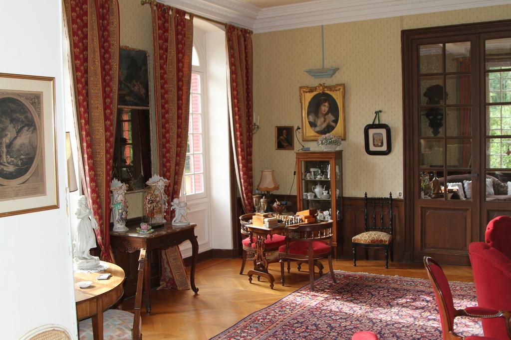 Chateau Du Breuil Bed and Breakfast Gevrolles Esterno foto